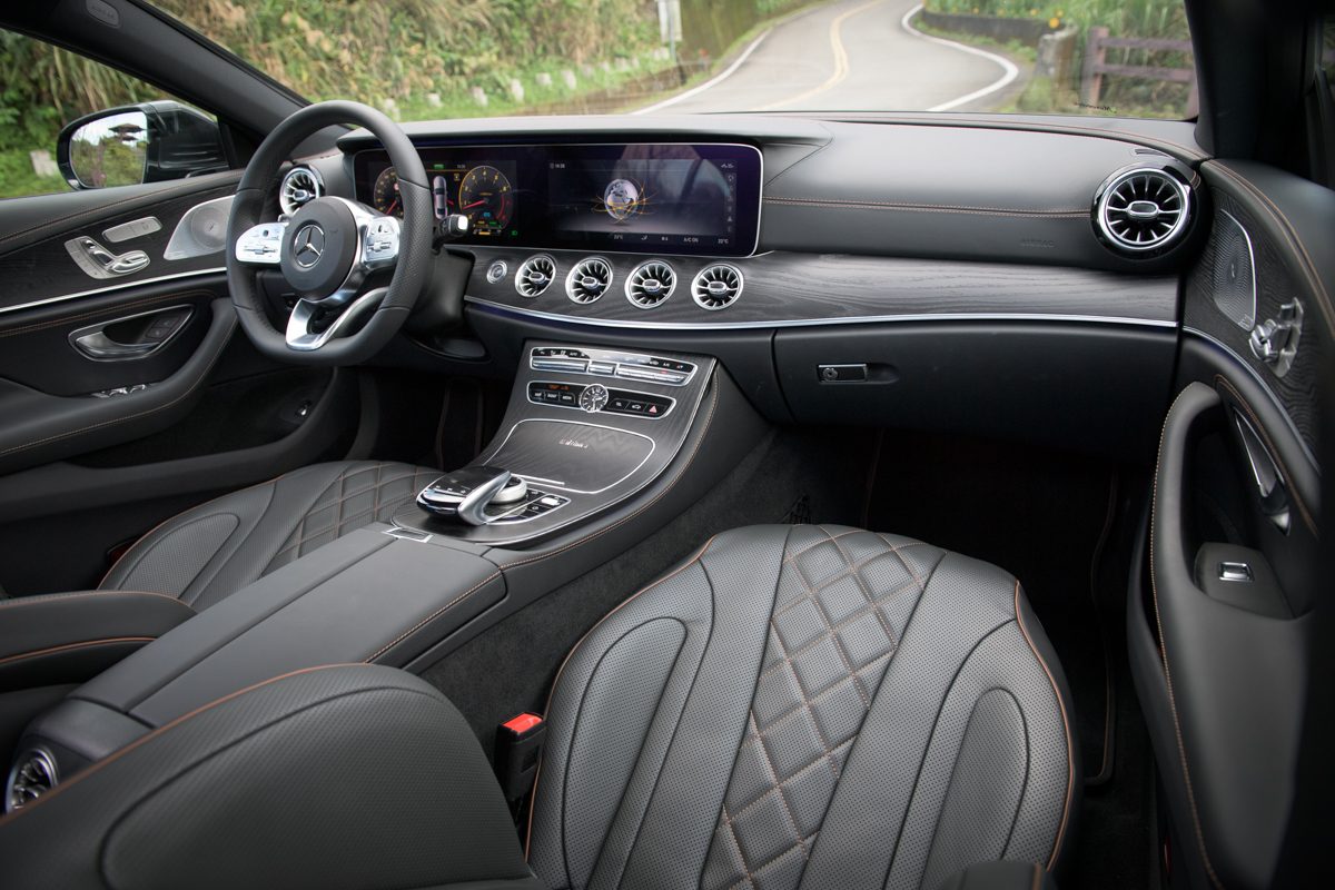 這台韓國跑車很厲害，370匹最大馬力， 0-100 公里加速4.9 秒，售價169.9萬起。